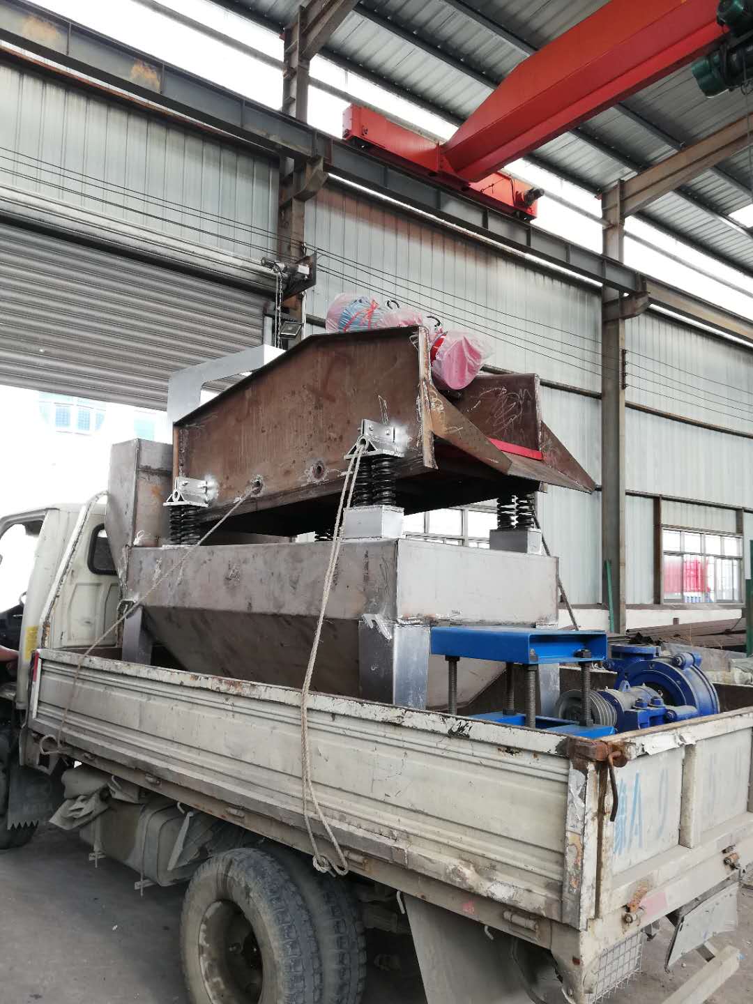 發(fā)往鄭州的特種不銹鋼細沙回收機