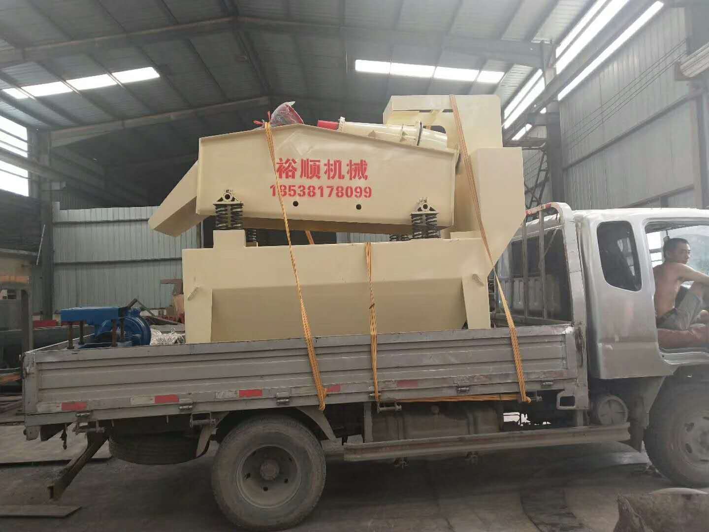 發(fā)往周口西華的350型細砂回收機